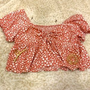 Floral, pink crop top!